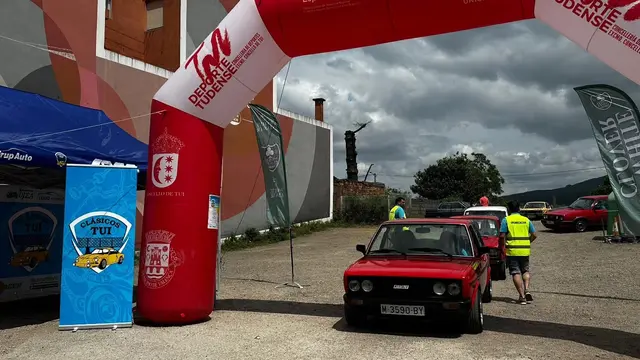 I Búsqueda del Tesoro: vehículo clásico durante el encuentro, Fotografía 4
