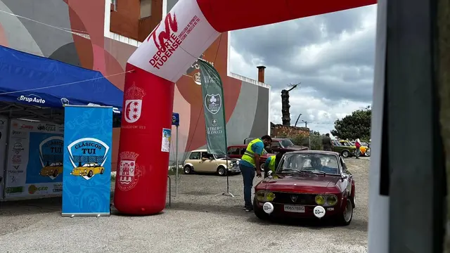 I Búsqueda del Tesoro: vehículo clásico durante el encuentro, Fotografía 6